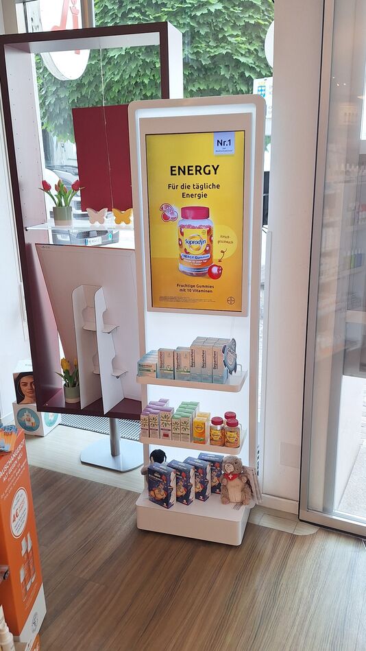 Ansicht eines digitalen Bildschirms in der Apotheke